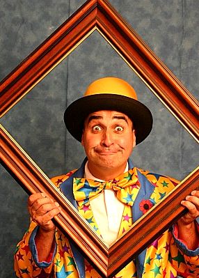 Adrian Catch is an all round circus skilled performer, magician, balloon modeller and actor