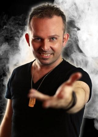 Andrew Green Cabaret Illusionist & Close Up Magician