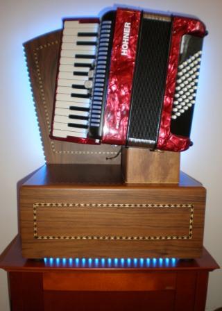 'Magic' accordion