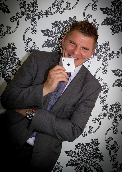 Glenn Ward Close up Magician based in Tyne & Wear