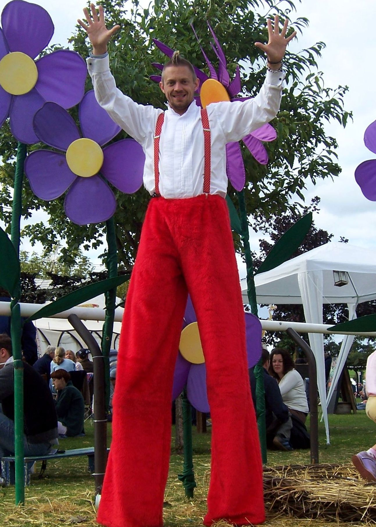 Thomas Trilby Stilt Walker from Gloucestershire